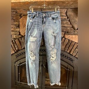 Judy Blue 9/29 Destroyed Boyfriend, Shark Hem Jeans